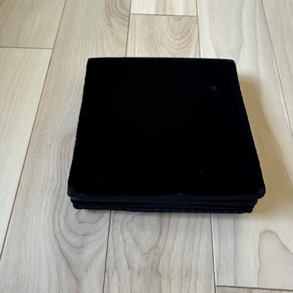 Vintage Black Velvet Evening Bag – Pearl Brooch Detail : Elegant vintage - Picture 5 of 8